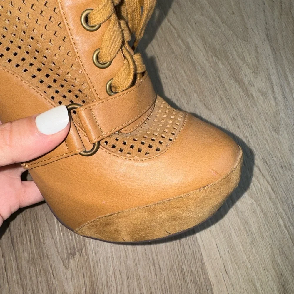 Body Central Vintage Y2K Brown Lace Up Platform Boots - Size 7